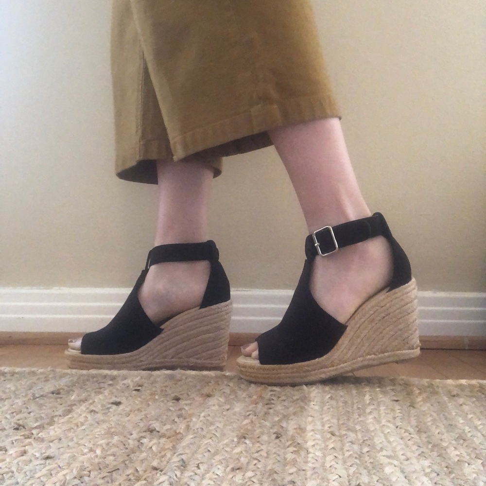 Black Wedges